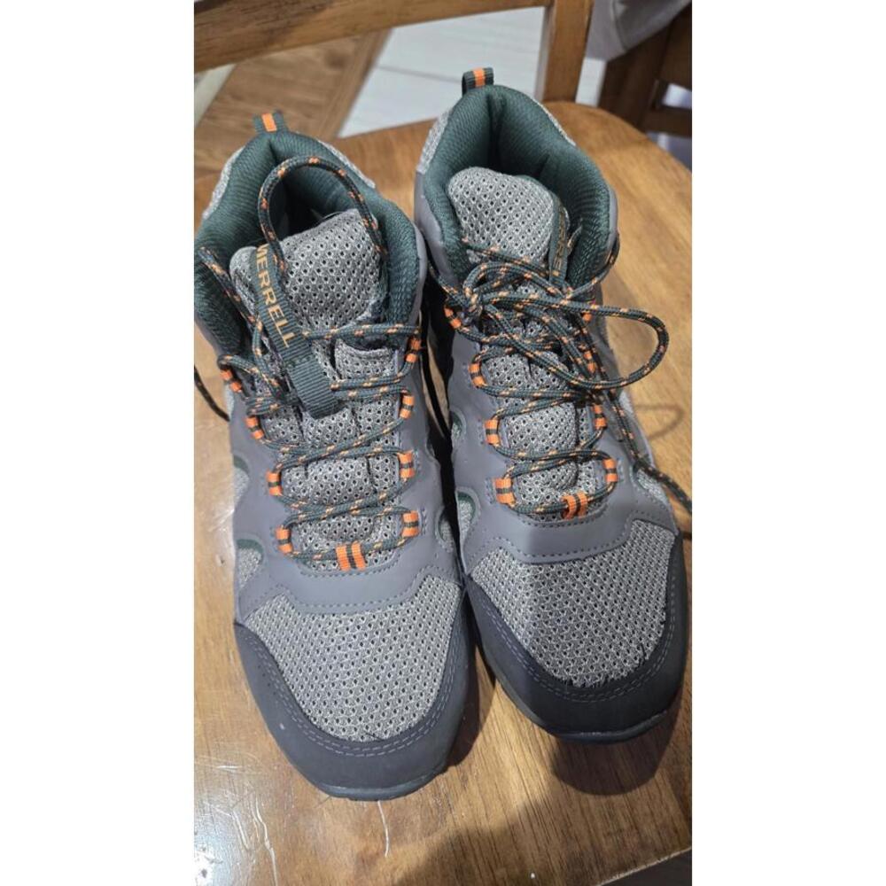 Merrell Oakcreek Mid Lace Waterproof Hiking Boot Size 5 Kids Or Women's 7